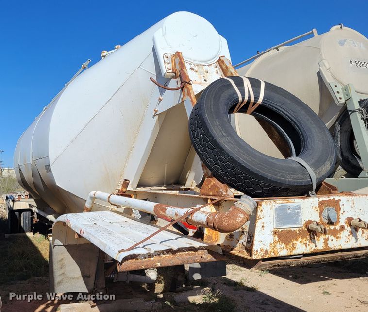 image for item LG9362 1976 Fruehauf  pneumatic dry bulk trailer