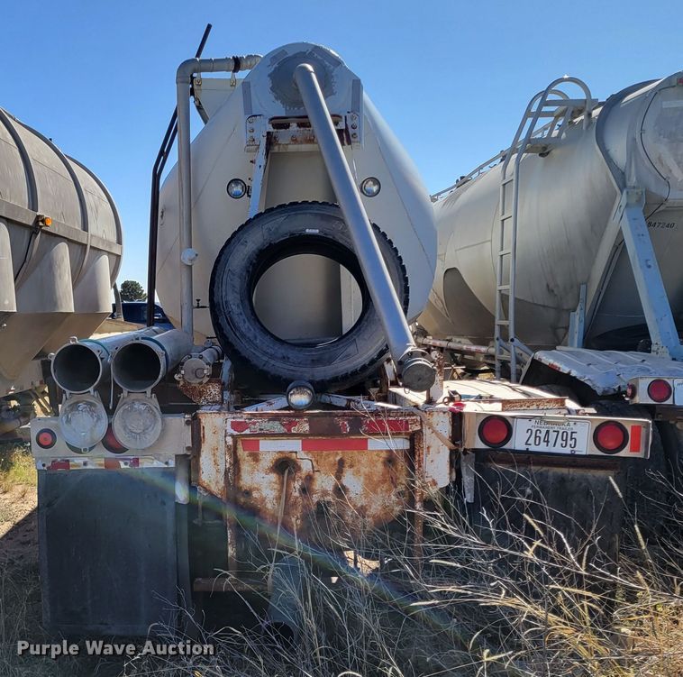 image for item LG9362 1976 Fruehauf  pneumatic dry bulk trailer