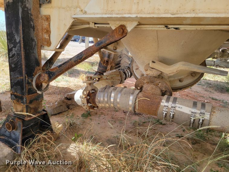 image for item LG9362 1976 Fruehauf  pneumatic dry bulk trailer