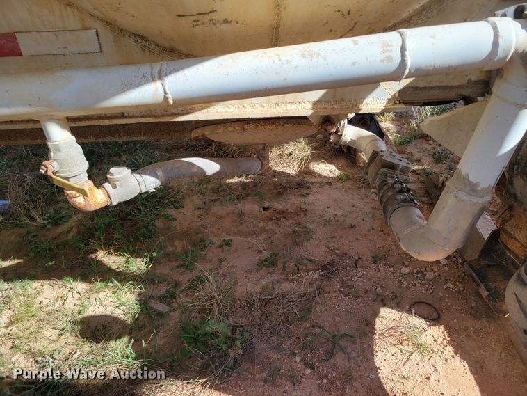 image for item LG9362 1976 Fruehauf  pneumatic dry bulk trailer