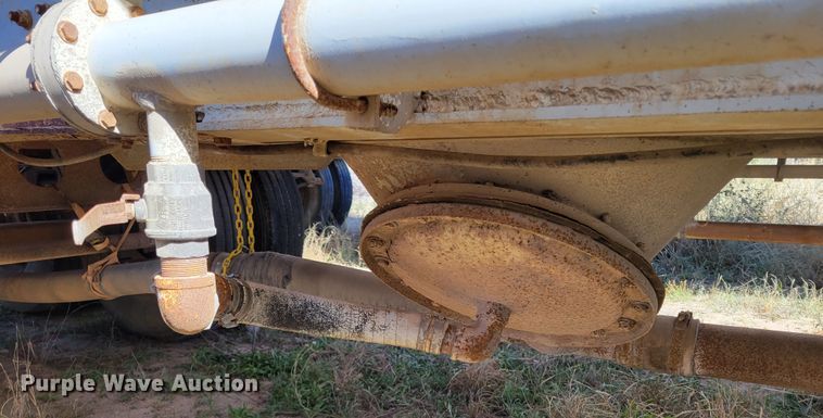 image for item LG9362 1976 Fruehauf  pneumatic dry bulk trailer