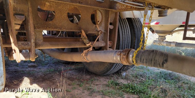 image for item LG9362 1976 Fruehauf  pneumatic dry bulk trailer