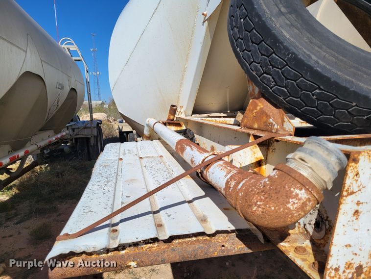 image for item LG9362 1976 Fruehauf  pneumatic dry bulk trailer