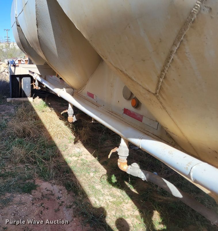 image for item LG9362 1976 Fruehauf  pneumatic dry bulk trailer