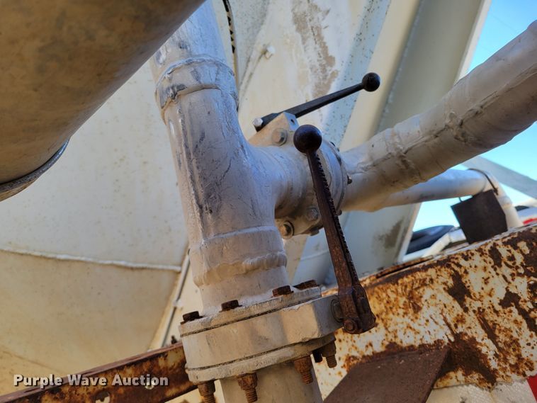 image for item LG9362 1976 Fruehauf  pneumatic dry bulk trailer