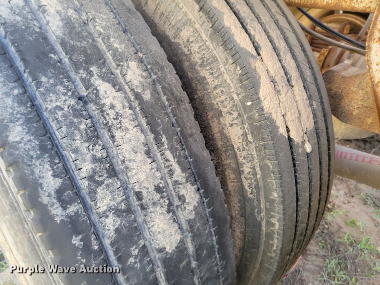 image for item LG9362 1976 Fruehauf  pneumatic dry bulk trailer