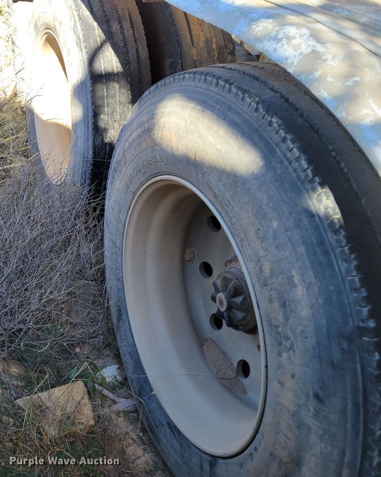 image for item LG9362 1976 Fruehauf  pneumatic dry bulk trailer