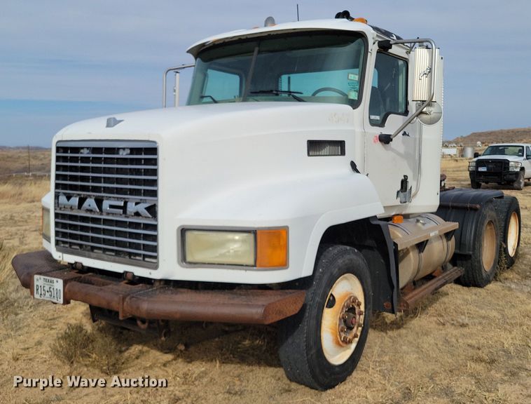 image for item LG9365 2003 Mack CH613  semi truck