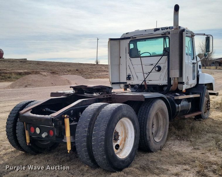 image for item LG9365 2003 Mack CH613  semi truck