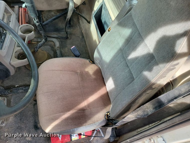 image for item LG9365 2003 Mack CH613  semi truck