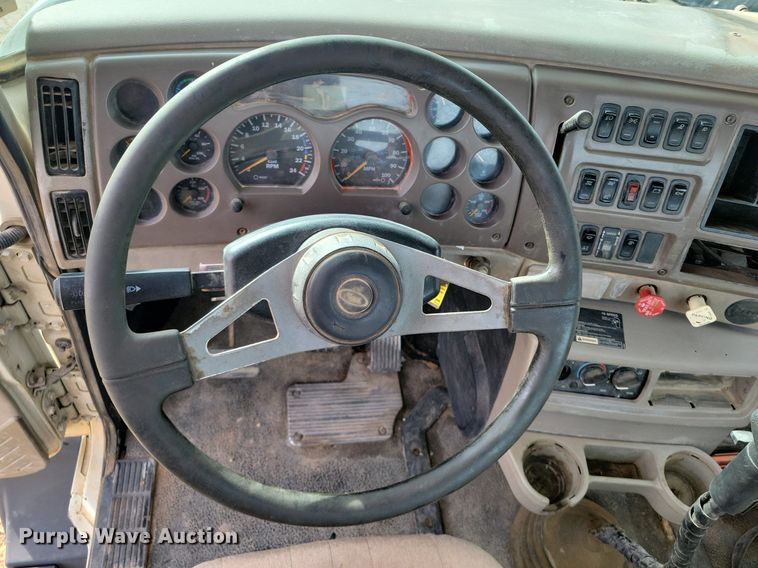 image for item LG9365 2003 Mack CH613  semi truck