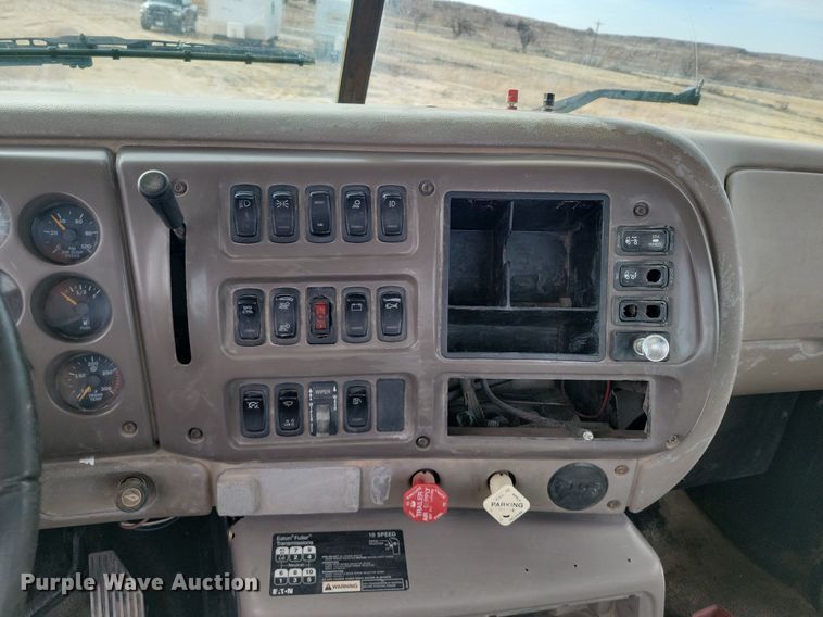 image for item LG9365 2003 Mack CH613  semi truck