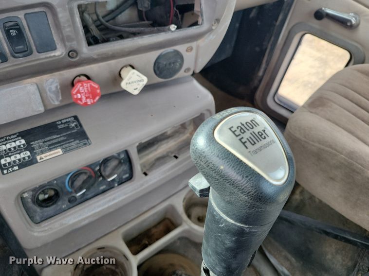 image for item LG9365 2003 Mack CH613  semi truck