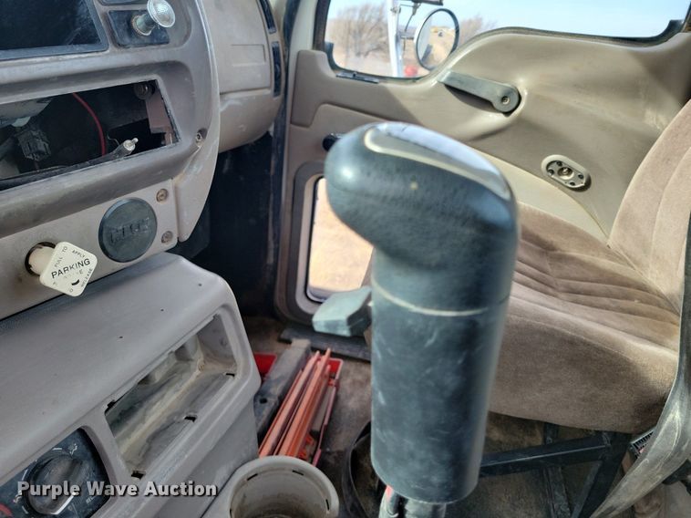 image for item LG9365 2003 Mack CH613  semi truck