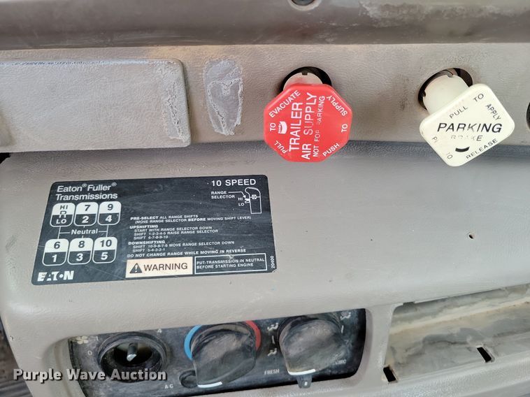 image for item LG9365 2003 Mack CH613  semi truck