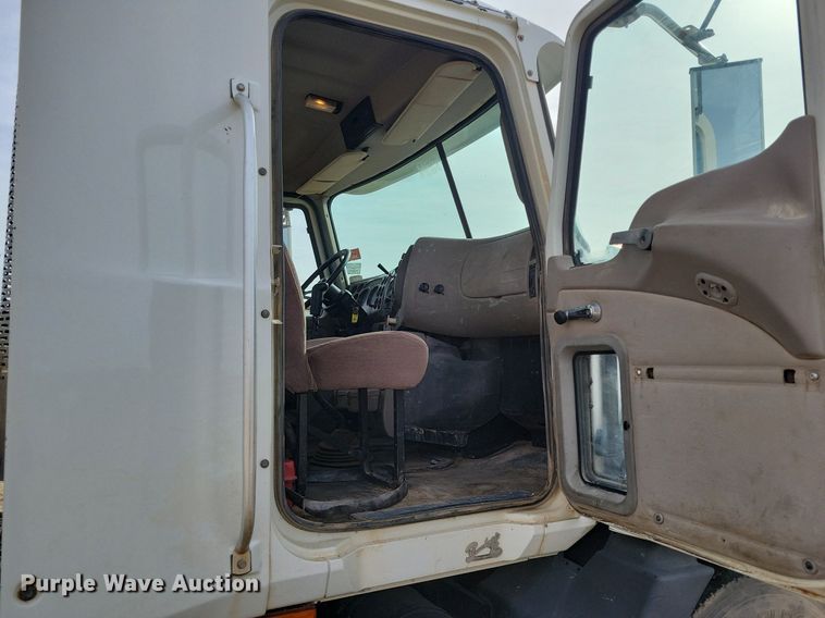 image for item LG9365 2003 Mack CH613  semi truck