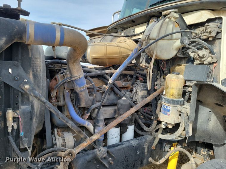 image for item LG9365 2003 Mack CH613  semi truck