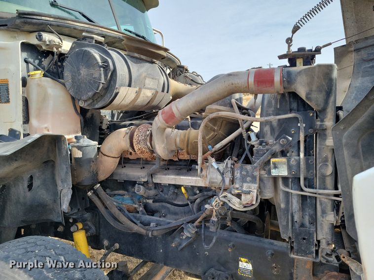 image for item LG9365 2003 Mack CH613  semi truck