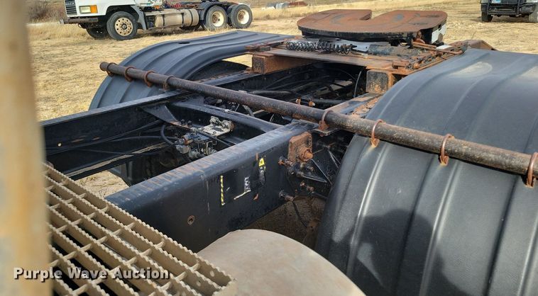 image for item LG9365 2003 Mack CH613  semi truck