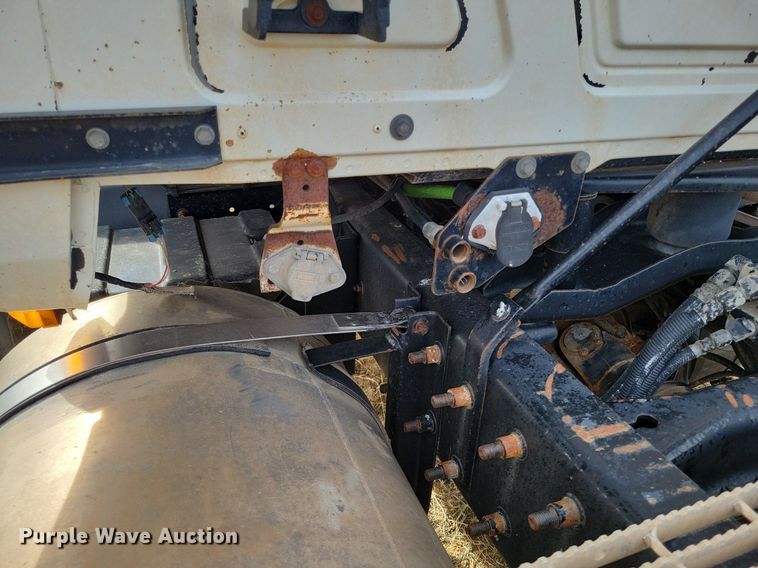 image for item LG9365 2003 Mack CH613  semi truck