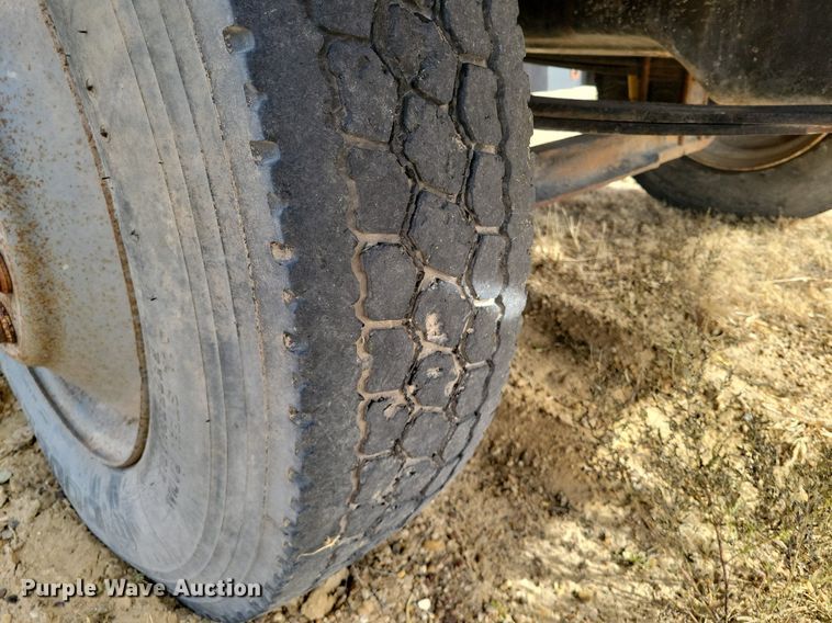 image for item LG9365 2003 Mack CH613  semi truck