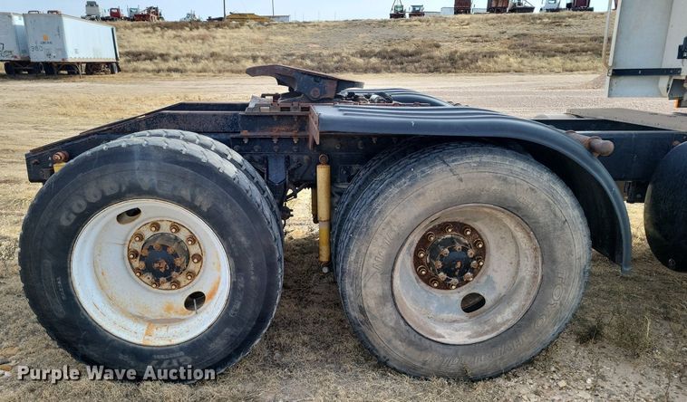 image for item LG9365 2003 Mack CH613  semi truck