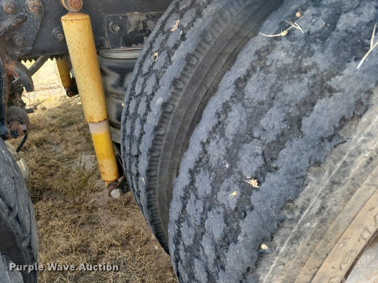 image for item LG9365 2003 Mack CH613  semi truck