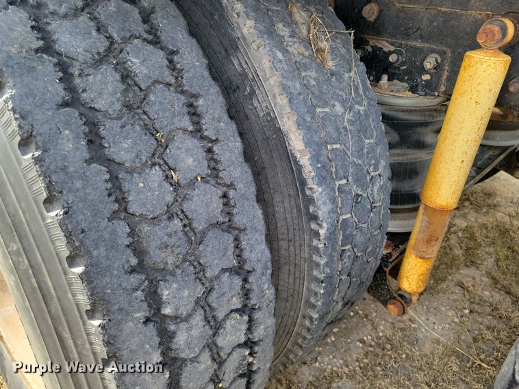 image for item LG9365 2003 Mack CH613  semi truck