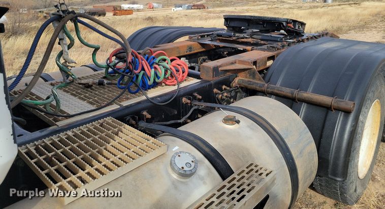 image for item LG9366 2003 Mack CH613  semi truck