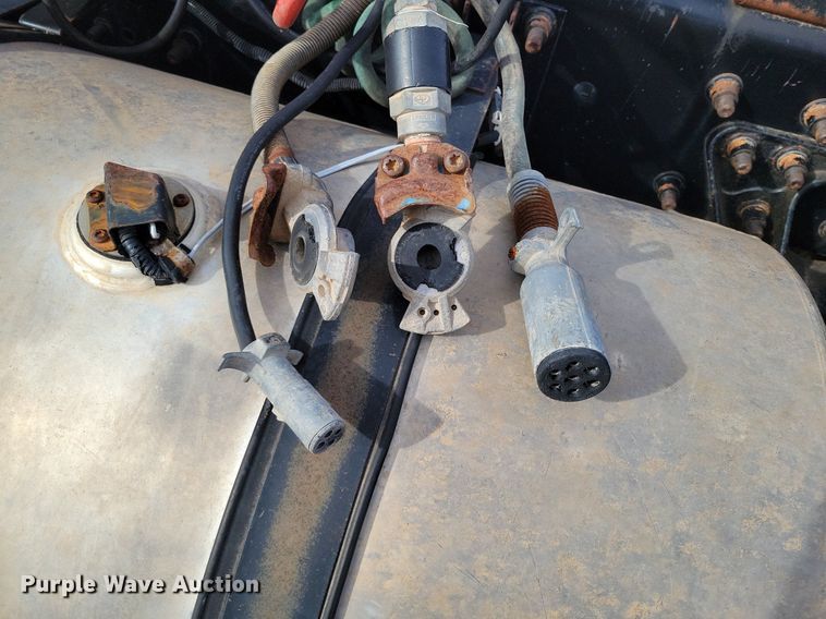 image for item LG9366 2003 Mack CH613  semi truck