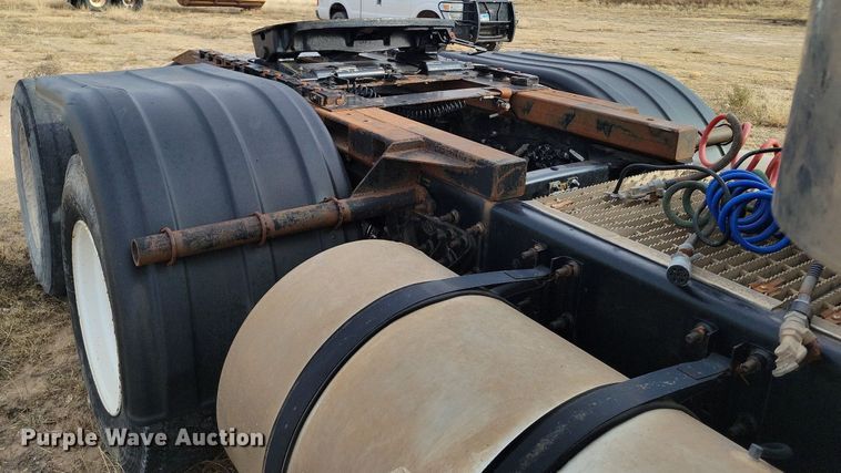 image for item LG9366 2003 Mack CH613  semi truck