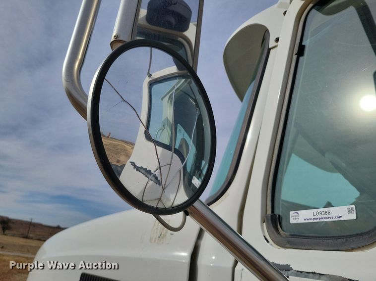 image for item LG9366 2003 Mack CH613  semi truck