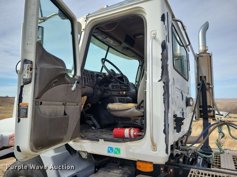 image for item LG9366 2003 Mack CH613  semi truck