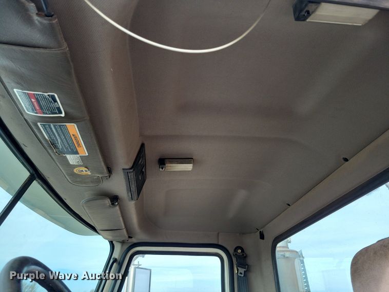 image for item LG9366 2003 Mack CH613  semi truck