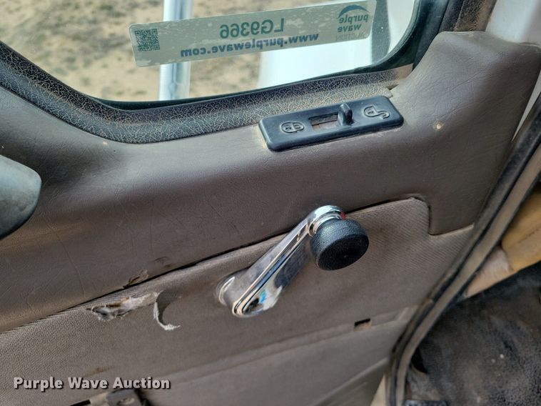 image for item LG9366 2003 Mack CH613  semi truck