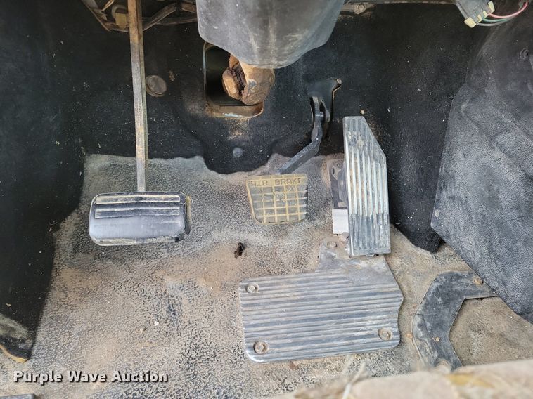 image for item LG9366 2003 Mack CH613  semi truck