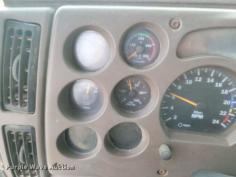 image for item LG9366 2003 Mack CH613  semi truck