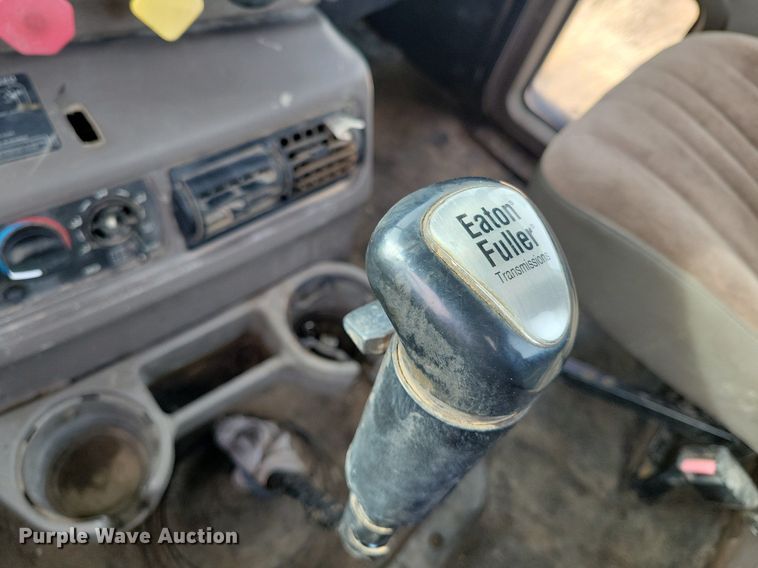 image for item LG9366 2003 Mack CH613  semi truck