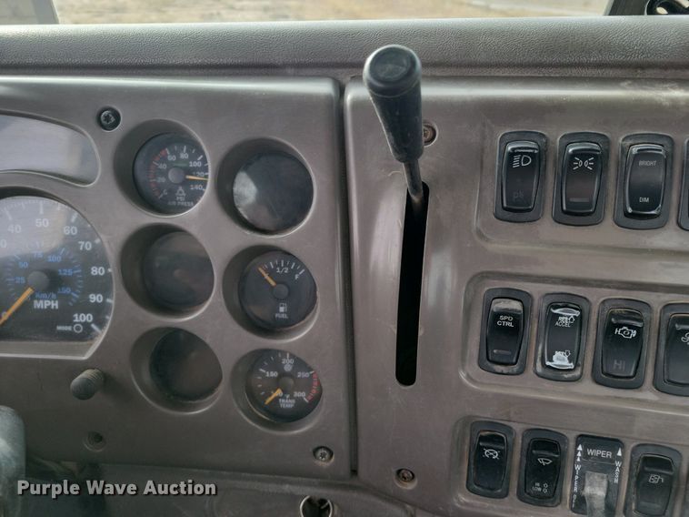 image for item LG9366 2003 Mack CH613  semi truck