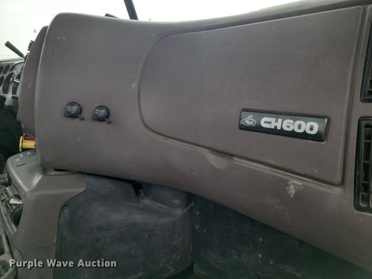 image for item LG9366 2003 Mack CH613  semi truck