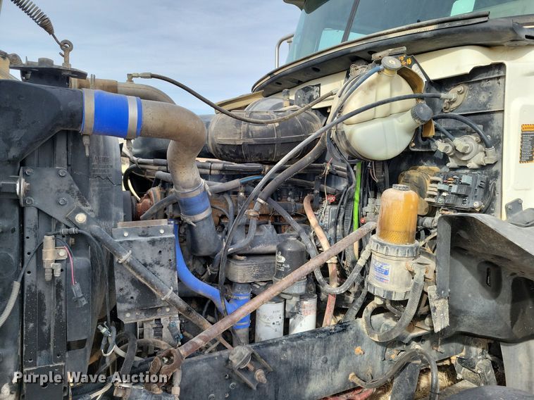 image for item LG9366 2003 Mack CH613  semi truck