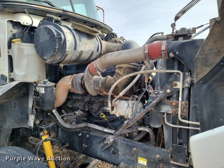 image for item LG9366 2003 Mack CH613  semi truck