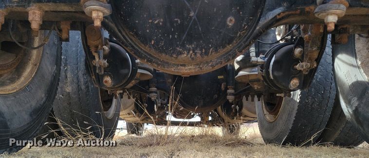 image for item LG9366 2003 Mack CH613  semi truck