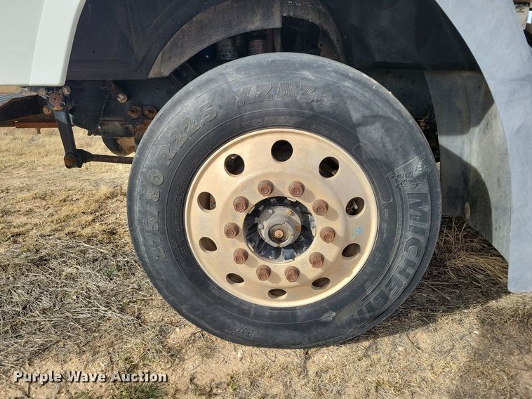 image for item LG9366 2003 Mack CH613  semi truck