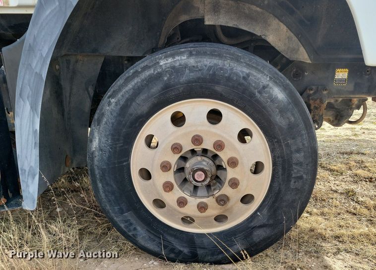 image for item LG9366 2003 Mack CH613  semi truck