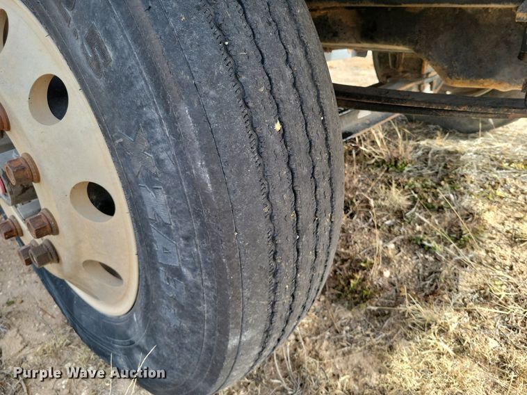 image for item LG9366 2003 Mack CH613  semi truck