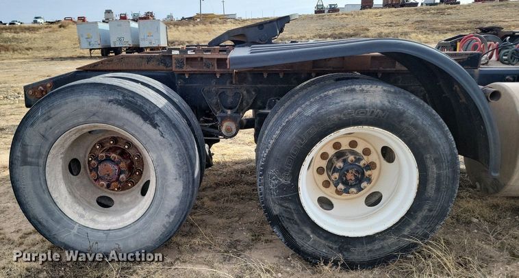 image for item LG9366 2003 Mack CH613  semi truck