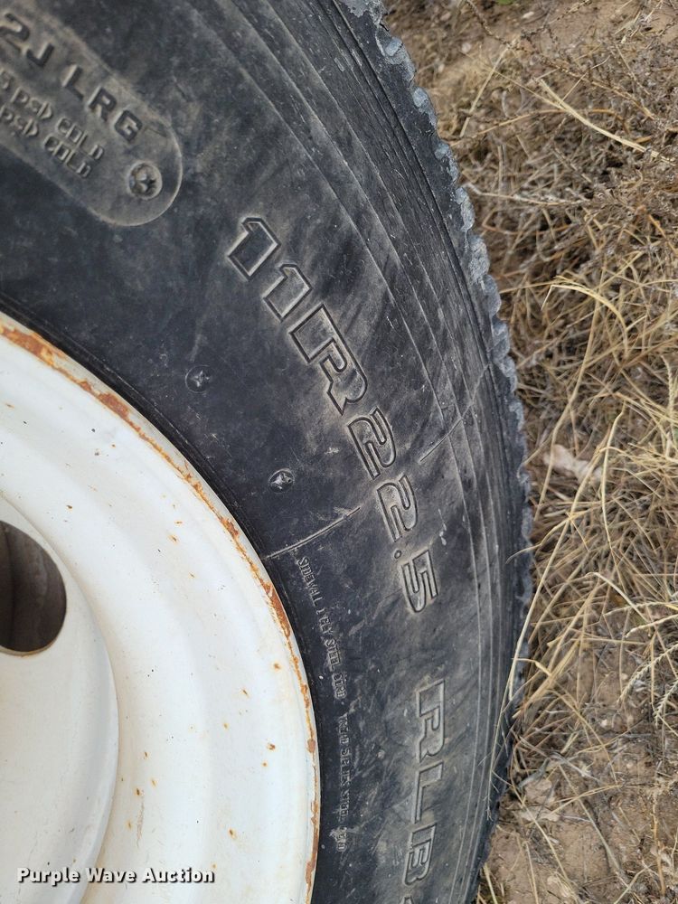 image for item LG9366 2003 Mack CH613  semi truck