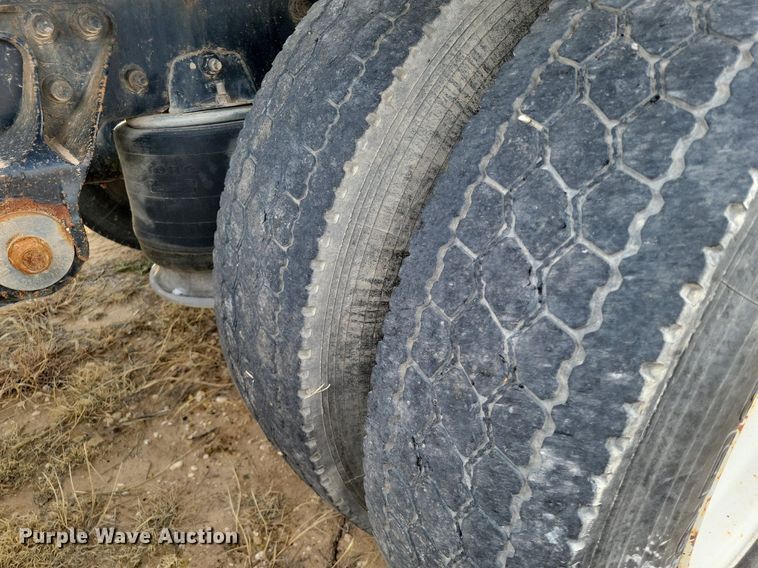 image for item LG9366 2003 Mack CH613  semi truck