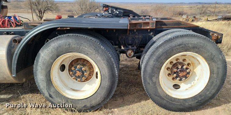 image for item LG9366 2003 Mack CH613  semi truck